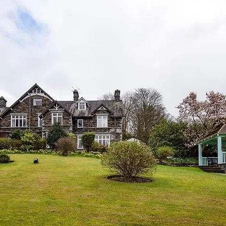 Guest house Lakehouse At The Waterhead