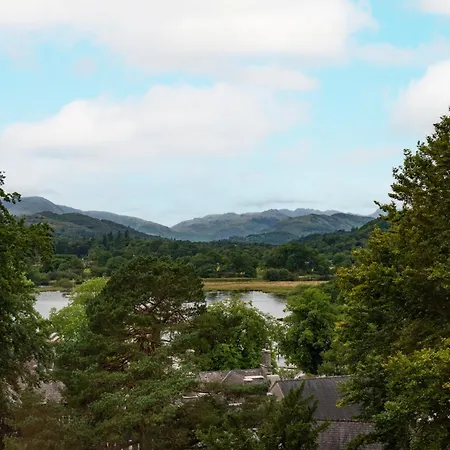Guest house Lakehouse At The Waterhead