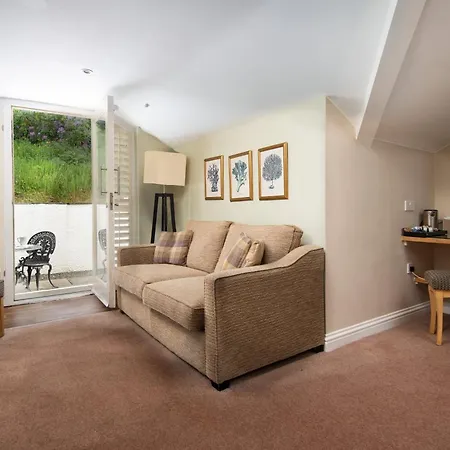 Guest house Lakehouse At The Waterhead