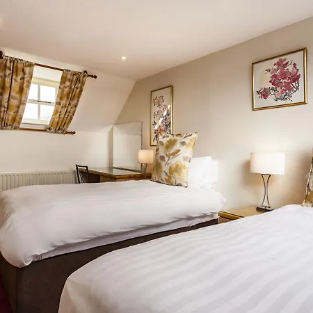 Lakehouse At The Waterhead Pensionat 4*