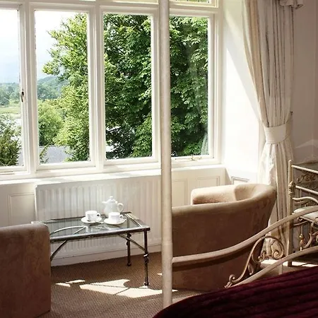 Lakehouse At The Waterhead