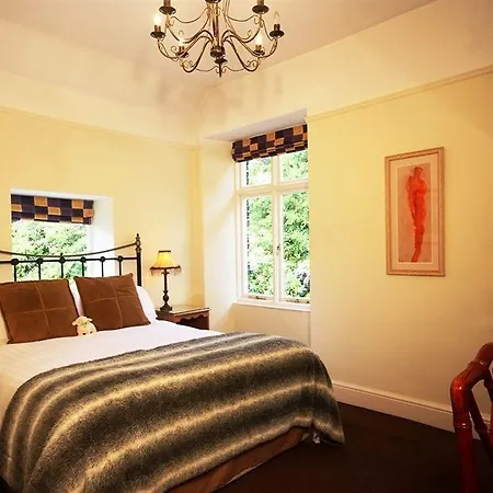Guest house Lakehouse At The Waterhead