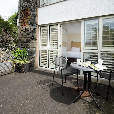 بيت ضيافة The Lakehouse At The Waterhead Inn,